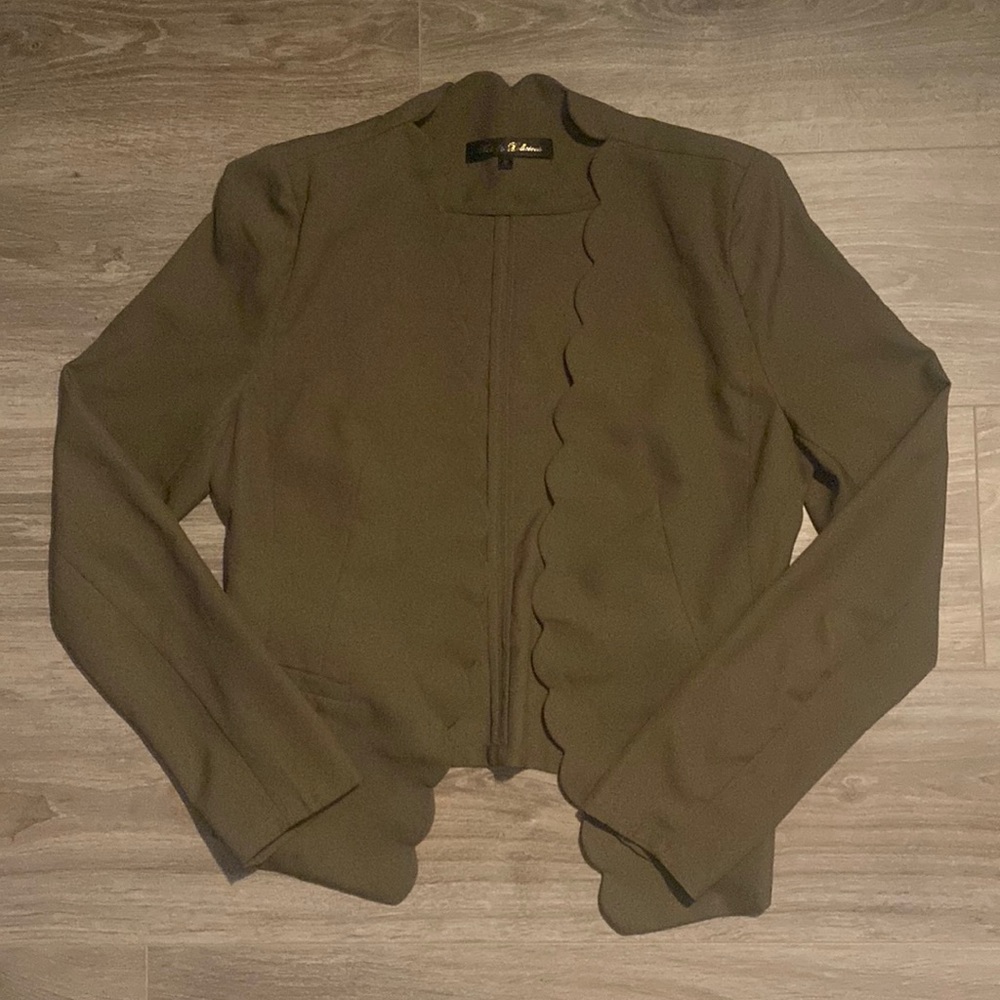 Medium, olive green women’s blazer, great condition